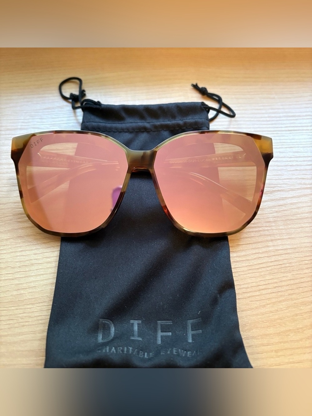 Diff Eyewear Tortoiseshell Frame Sunglasses with Pink Mirrored Lenses
